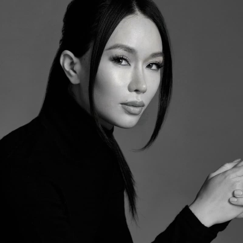 Portrait of Alexandra J. Zanela, Founder and CEO